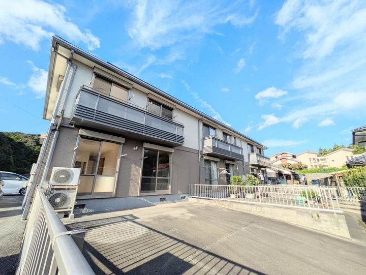 シャーメゾンヤナイBの外観