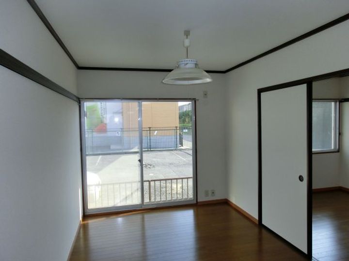 ハピネス千代IIIの居間