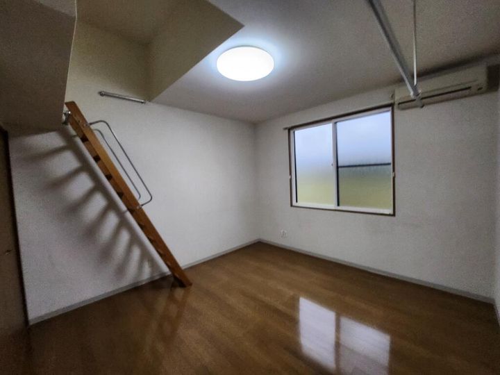 ウィンザーハイツIの居間