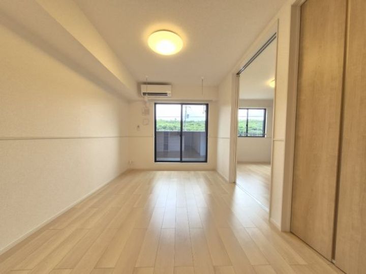 シャトー桜の居間