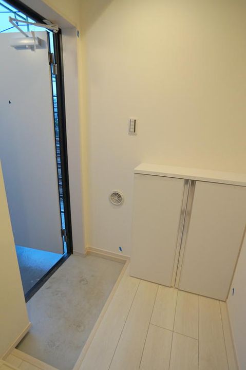 神奈川県横浜市神奈川区子安通1(アパート)の賃貸物件の玄関