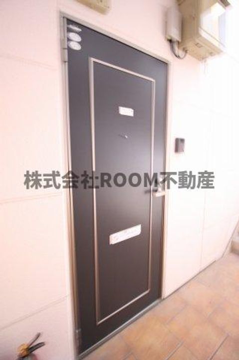 アヴァンセ八幡の玄関