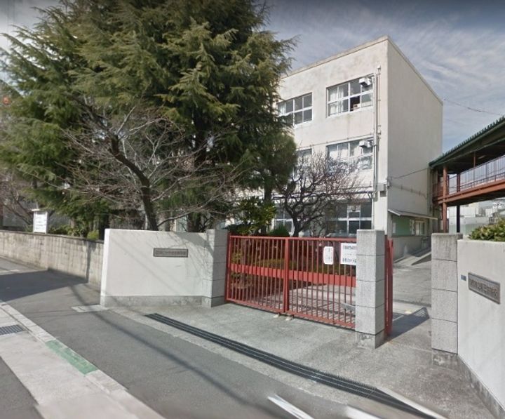 ユアメゾン ファーストの周辺