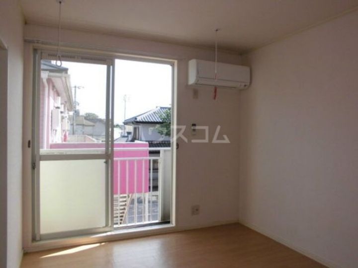 ピュアパレス 弐番館の居間