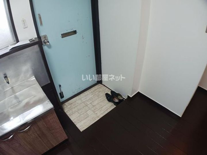 三重県名張市栄町(マンション)の賃貸物件の玄関