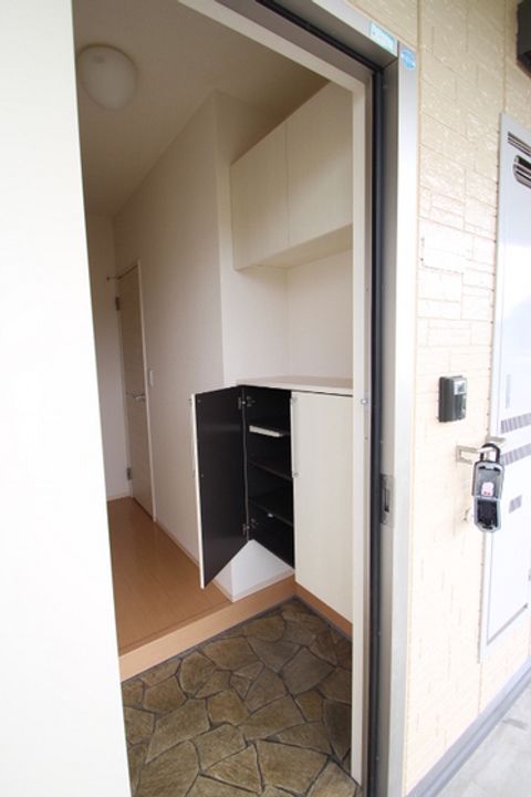 グランドソレイユ B棟の玄関