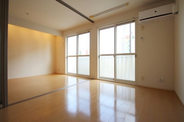 グランドソレイユ B棟の居間