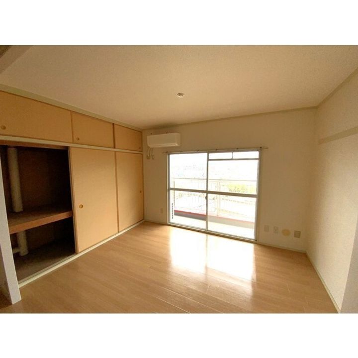 大六天マンションの居間
