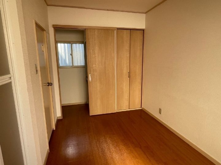 コスモエイトの居間