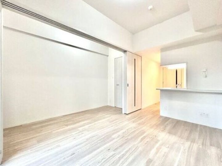 エスリード葵 広小路通の居間