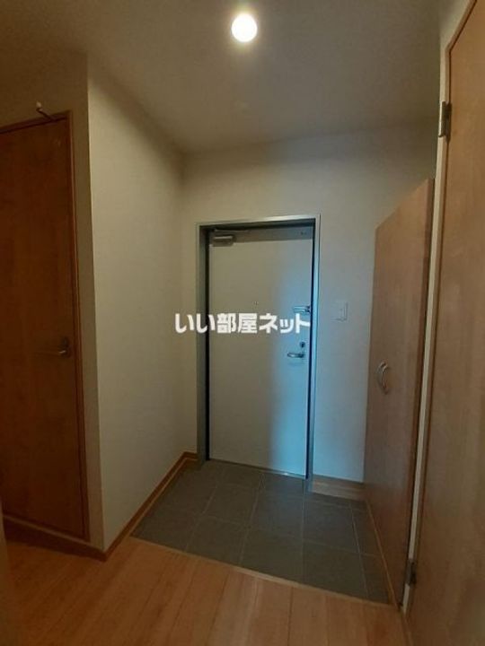 栃木県宇都宮市西川田3(マンション)の賃貸物件の玄関