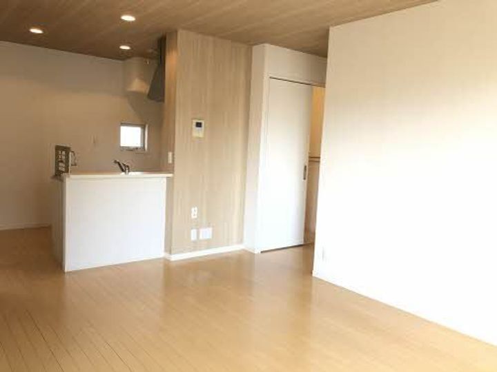 メゾンドローズ B棟の居間