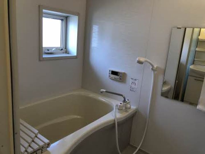 メゾンドローズ B棟の風呂