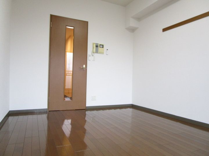 サン東伏見の居間