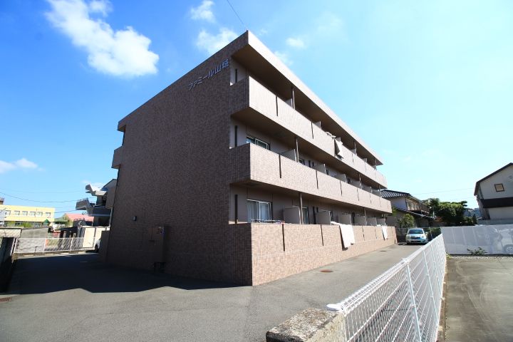 ファミール山城の外観