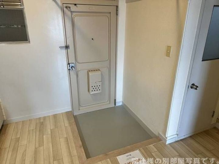 ビレッジハウス城北タワー1号棟の玄関