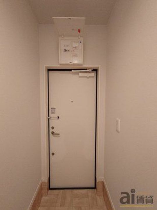 埼玉県新座市野火止6の賃貸アパートの玄関