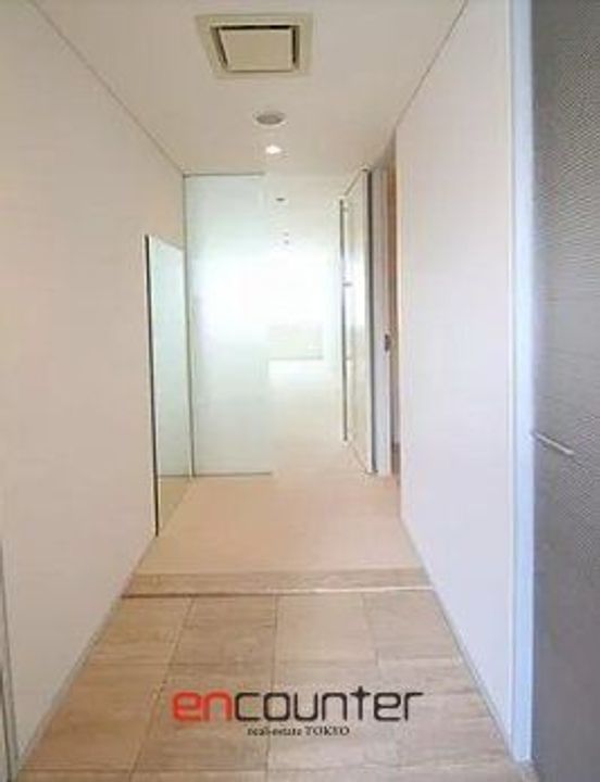 クエストコート原宿の玄関