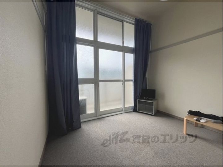 レオパレス緑の香芝の居間