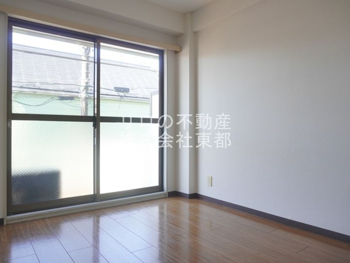 グランドペアの居間