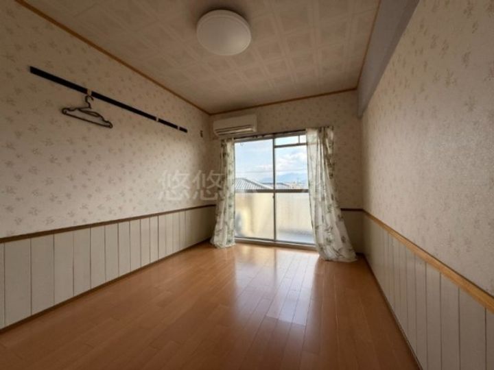 パークインDXの居間