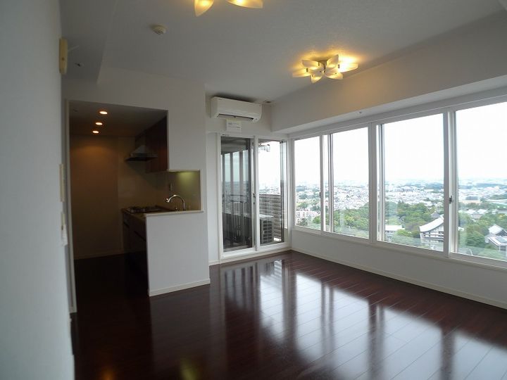 ロイヤルタワー横濱鶴見の居間