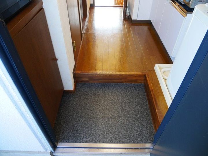 ロワイヤルハイツの玄関