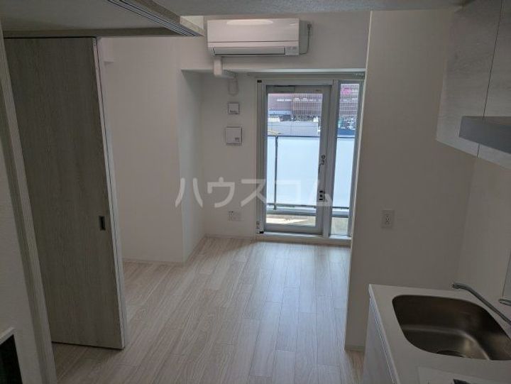 ルネフラッツ庄内通駅前の居間