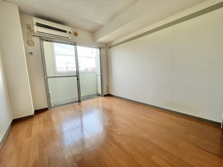 ソリッドリファインめじろ台の居間