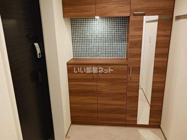 シャーメゾン春日の玄関