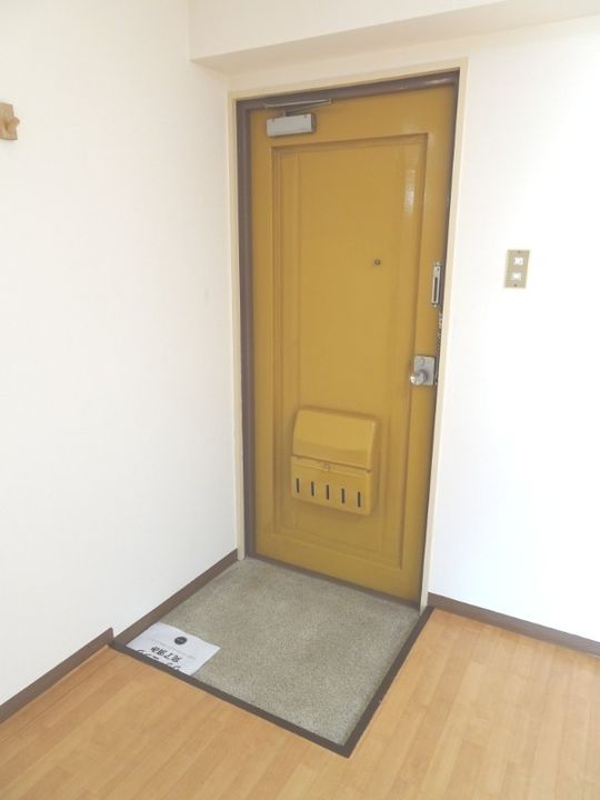 ローズハイツカネコの玄関