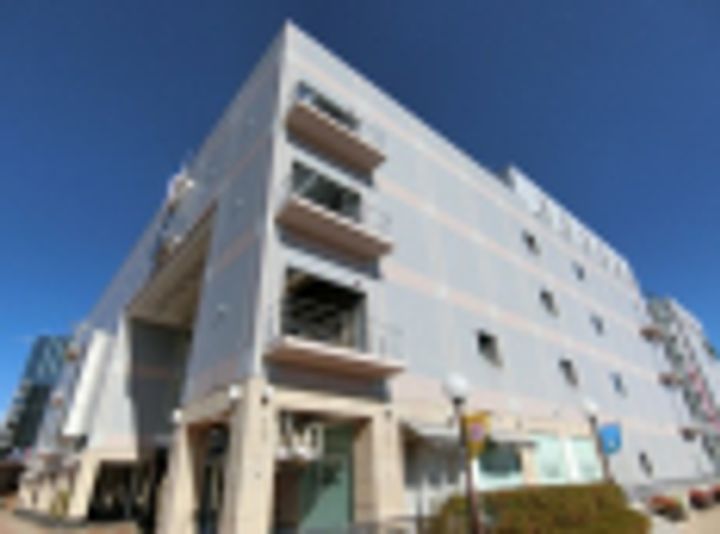 アルカディア泉の周辺