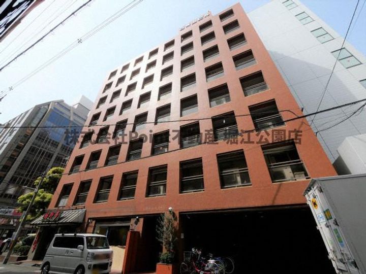 西青山ハイツの外観