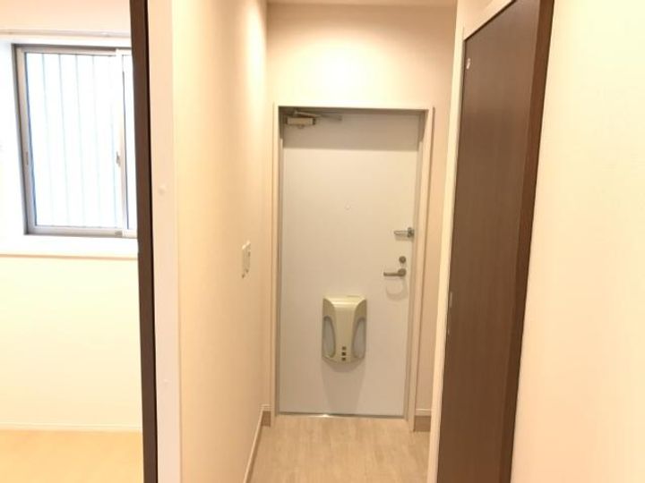 サンプレイスの玄関