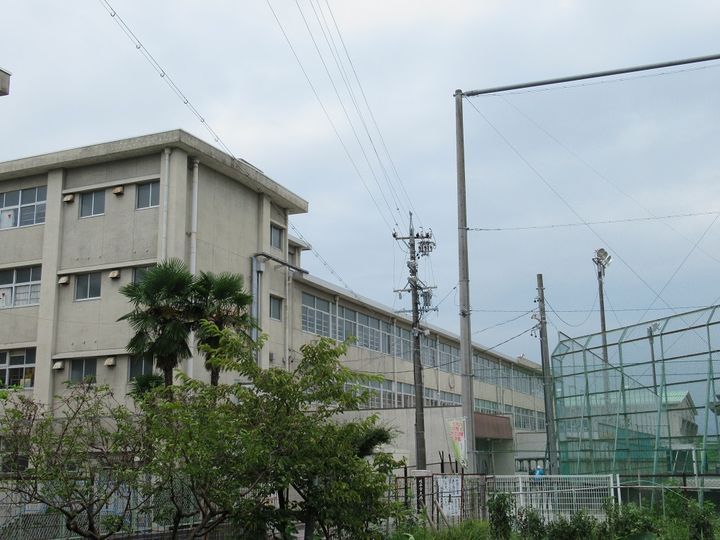 サンプレイスの周辺