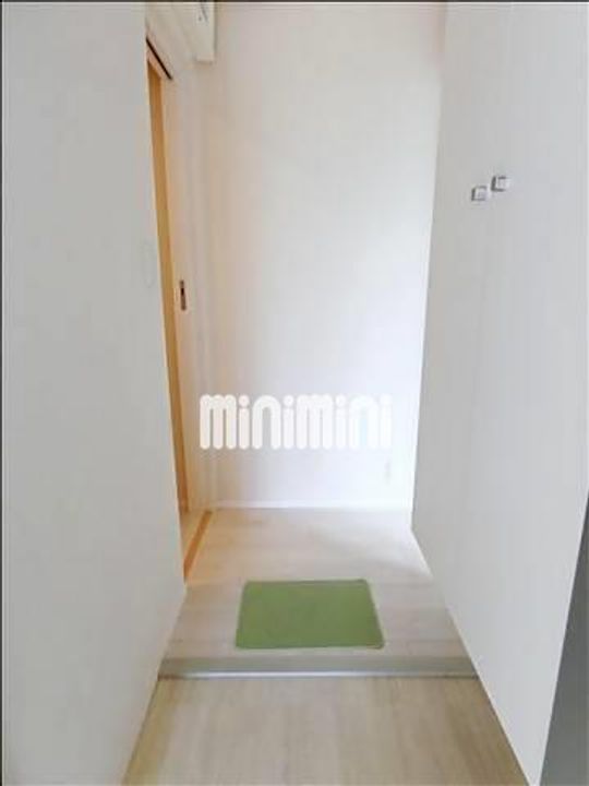 ミドル ヴィレッジの玄関