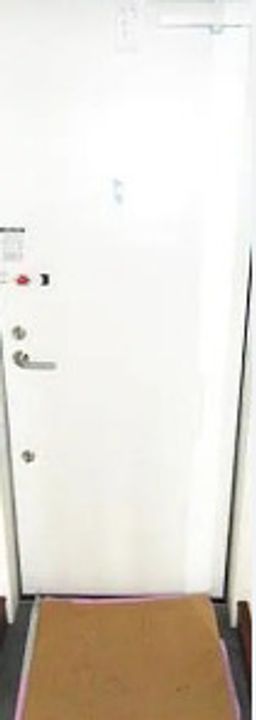 モダンプレイス横浜大口の玄関