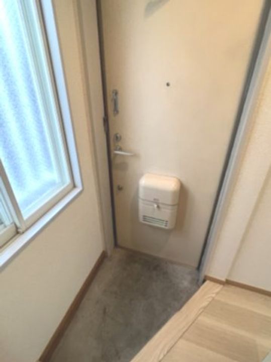 神奈川県横浜市中区麦田町4(マンション)の賃貸物件の玄関