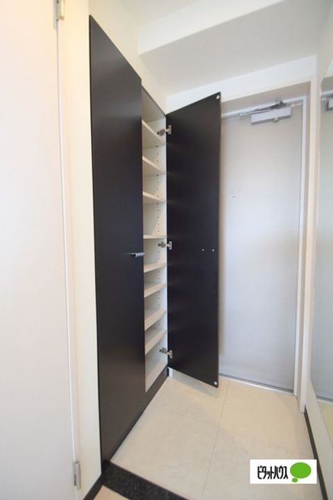 大阪府大阪市鶴見区鶴見5(マンション)の賃貸物件の玄関