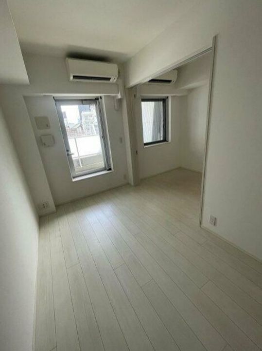 東京都港区六本木7(マンション)の賃貸物件の居間