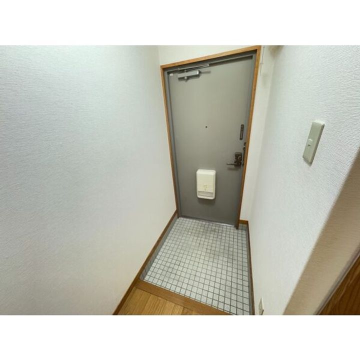 静清第二ハイツの玄関