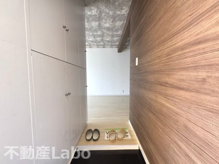 徳島県徳島市新蔵町1(マンション)の賃貸物件の玄関