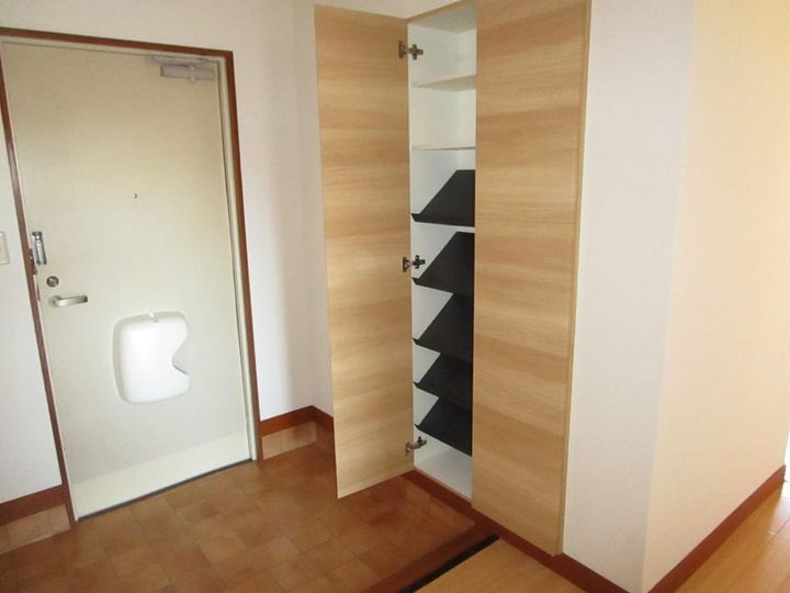 ハイレイクマンションの玄関