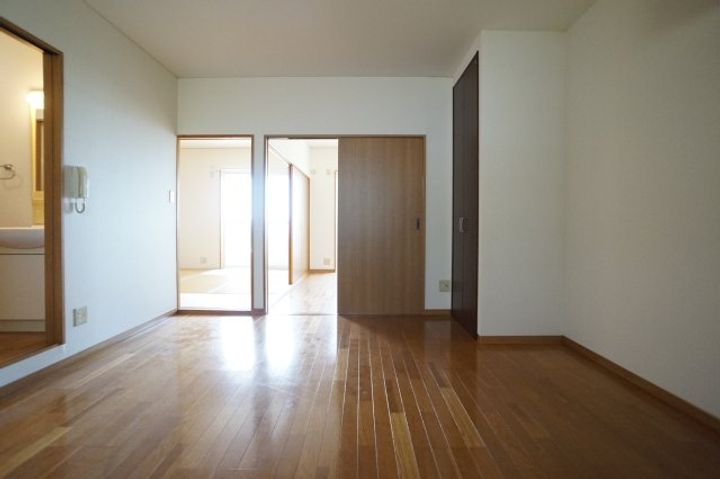 ハイツアトラスIIの居間