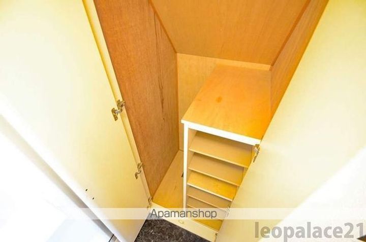 レオパレスコンフォール中島IIの玄関