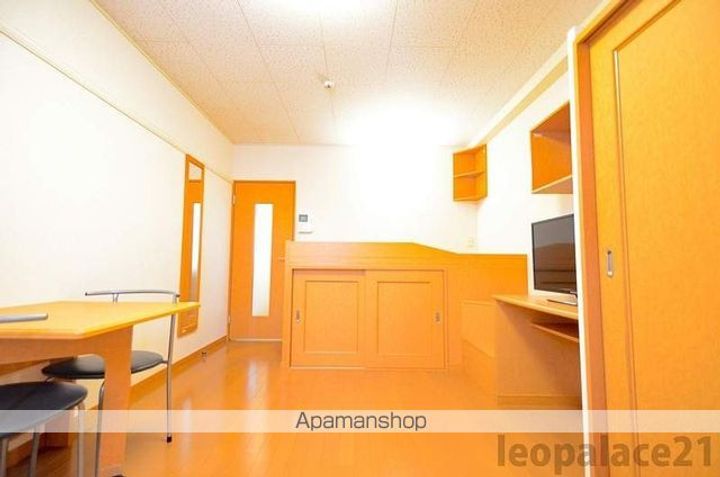 レオパレスコンフォール中島IIの居間