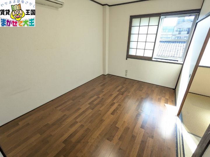 旭町コーポの居間