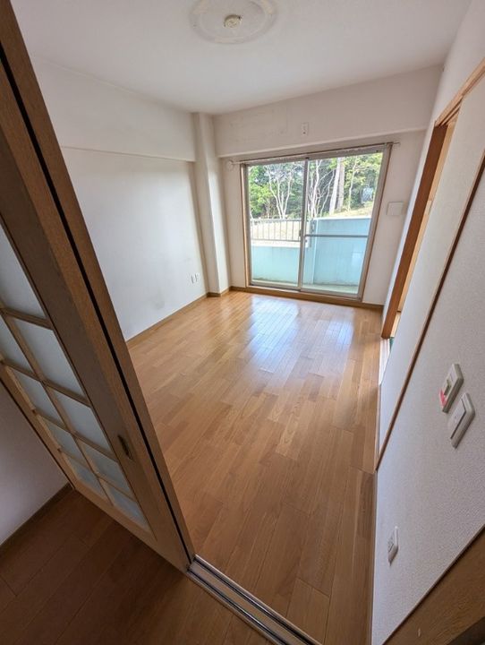 静岡県浜松市中央区鹿谷町(マンション)の賃貸物件の居間