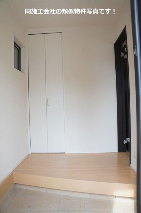 大阪府堺市西区鳳西町3(一戸建)の賃貸物件の玄関