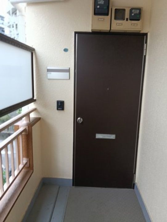 第3井上ビルの玄関